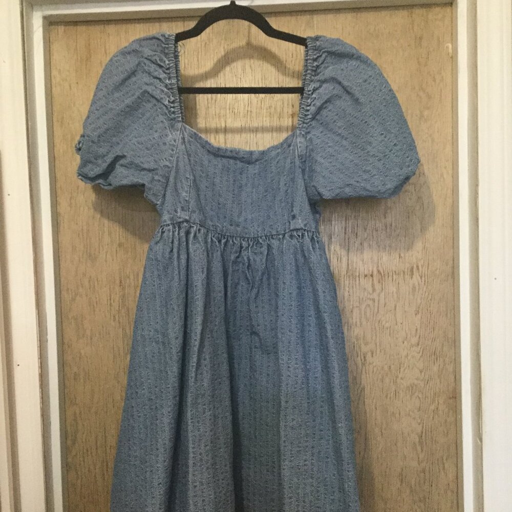 Levi's denim mini dress with pockets and zip at the back textured size medium